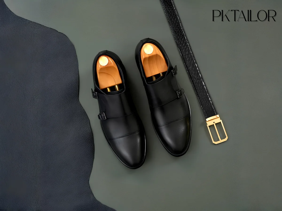 Giày tăng chiều cao được chụp flatlay